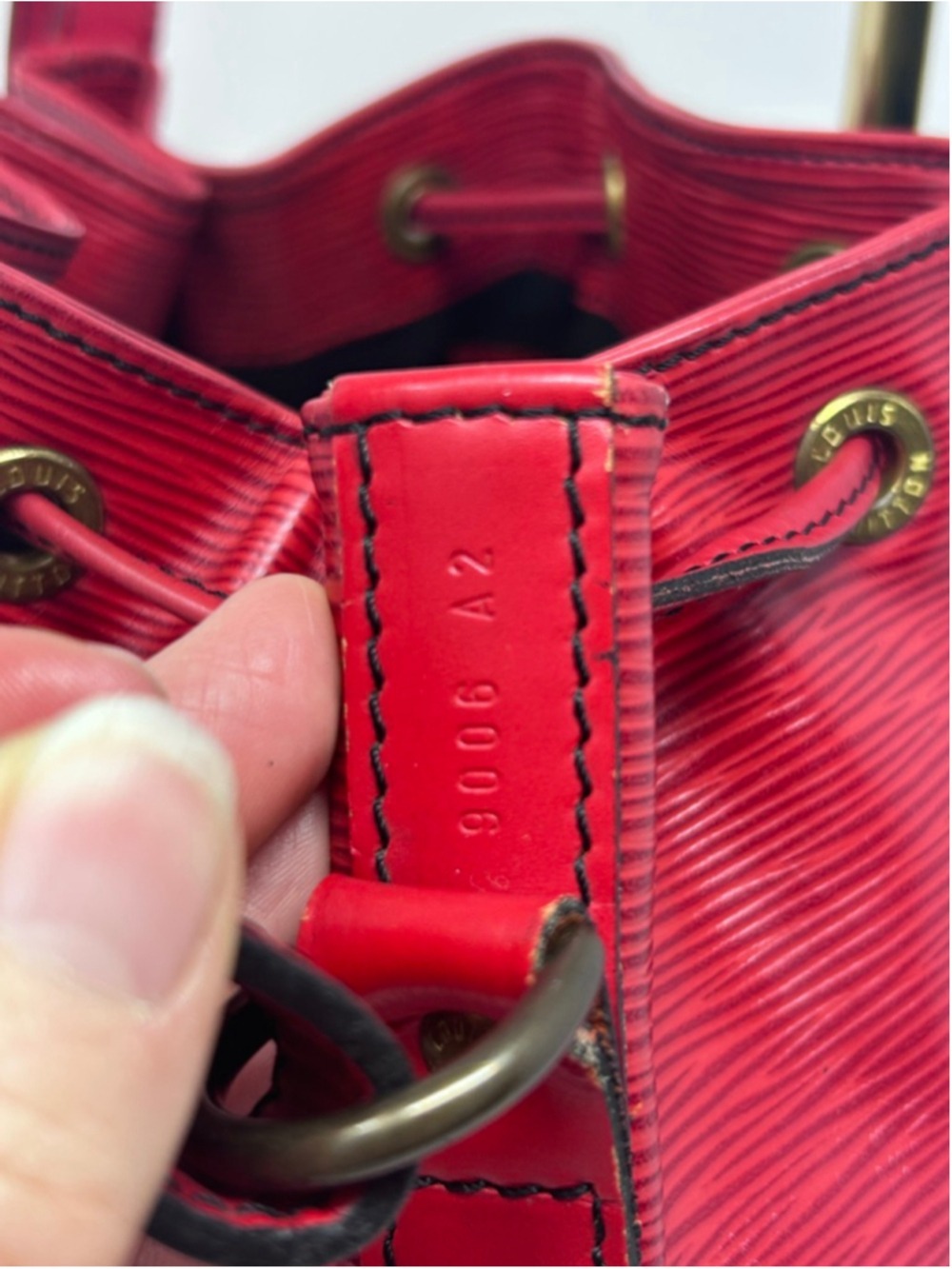 Louis Vuitton Epi Leather Noe Red Drawstring Shoulder Bag Black Interior - Picture 12 of 16